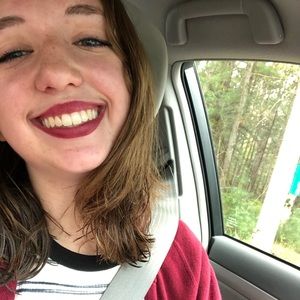 Meet your Posher, Maya